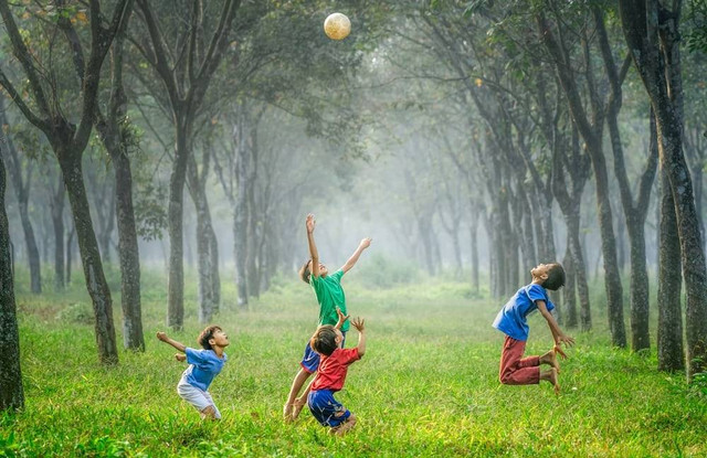 Ilustrasi Macam-Macam Permainan Tradisional Indonesia - Sumber Unsplash/Robert Collins