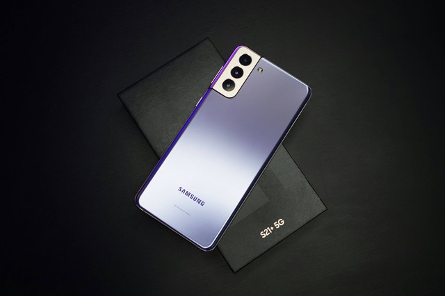 Ilustrasi HP Samsung yang dapat update Android 14. Foto: Unsplash