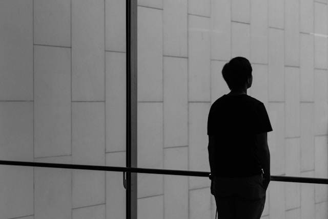 Ilustrasi cara agar tidak insecure karena wajah. Foto: Zhu Liang/Unsplash