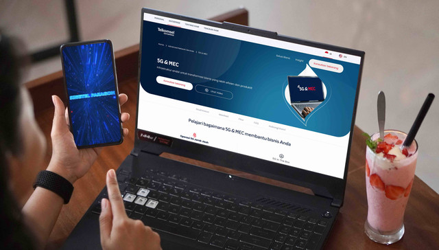 Ilustrasi seorang karyawan divisi IT memanfaatkan solusi Singtel Paragon di layanan Telkomsel Enterprise. Foto: Dok. Telkomsel