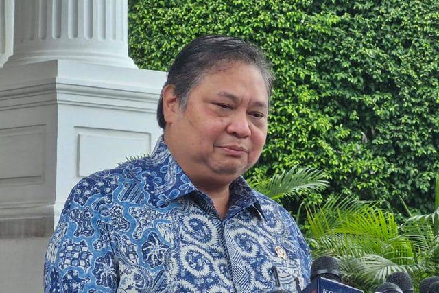 Menko Perekonomian Airlangga Hartarto usai ratas di Istana Kepresidenan, Jakarta, Selasa (27/2/2024). Foto: Nadia Riso/kumparan