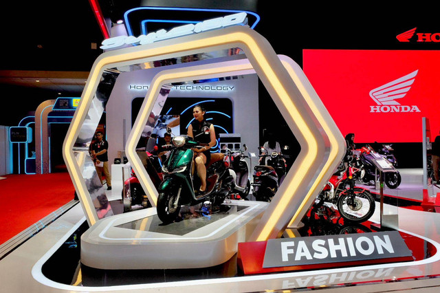 Jajaran sepeda motor Honda di IIMS 2024. Foto: dok. AHM