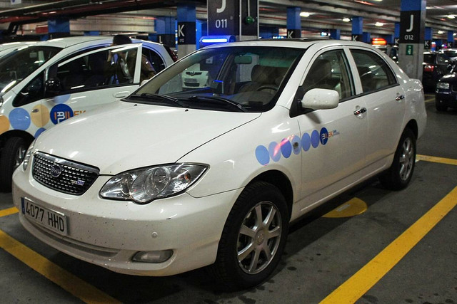 Mobil Plug-in Hybrid Electric Vehicle (PHEV) pertama di dunia, BYD F3DM.  Foto: Mariordo