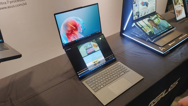 Asus Zenbook Duo 2024 (UX8406). Foto: Muhammad Fikrie/kumparan