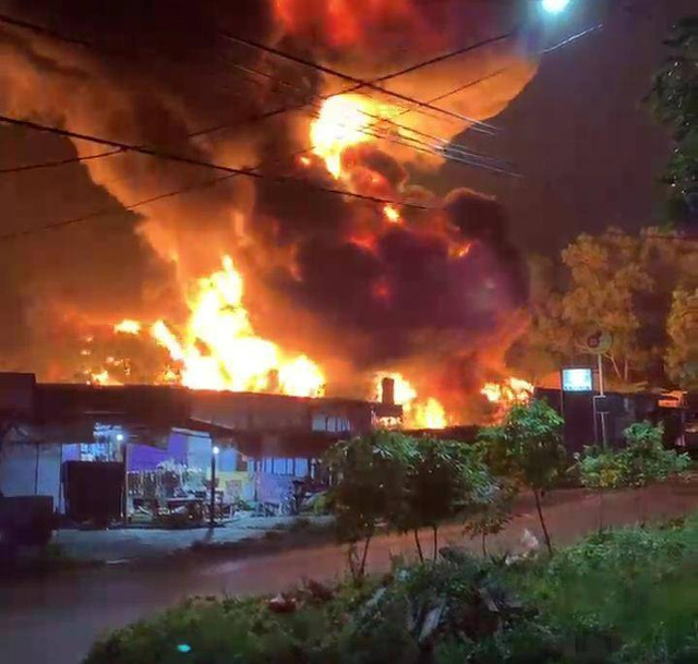 Diduga gudang penimbunan BBM ilegal jenis solar di Jalan P. Tirtayasa, Campang Raya, Kecamatan Sukabumi. | Foto: istimewa