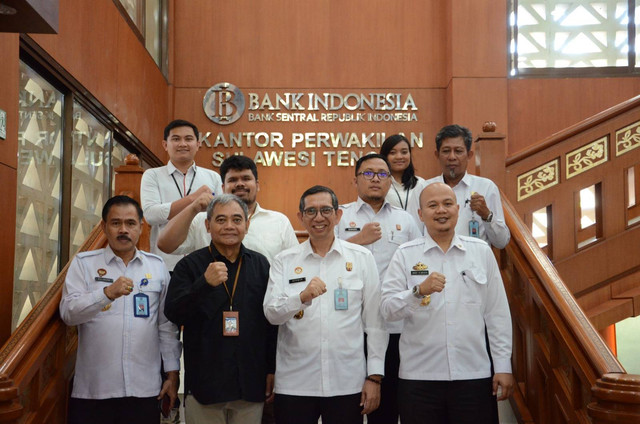 Kakanwil Kemenkumham Sulteng Berfoto Bersama Pelaksana Tugas Deputi Kepala Perwakilan Bank Indonesia Sulawesi Tengah. Dok (Humas)