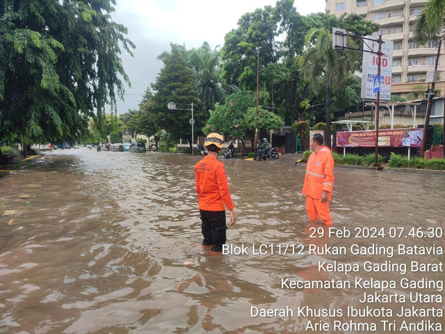 Banjir di wilaah Jl Kelapa Gading Barat, Kelapa Gading, Jakarta Utara, Kamis (29/2) pagi.  Foto: BPBD DKI Jakarta
