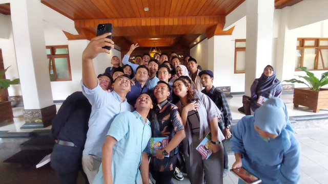 Ketua TKN Fanta Arief Rosyid usai bertemu Gibran Rakabuming Raka di Solo. Foto: kumparan