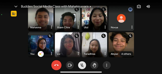 Foto bersama di akhir sesi kelas Media Sosial kumparan Buddies batch 2 bersama Head of Audience Management kumparan. Foto : Lovanda Khansa/Dokumen Pribadi