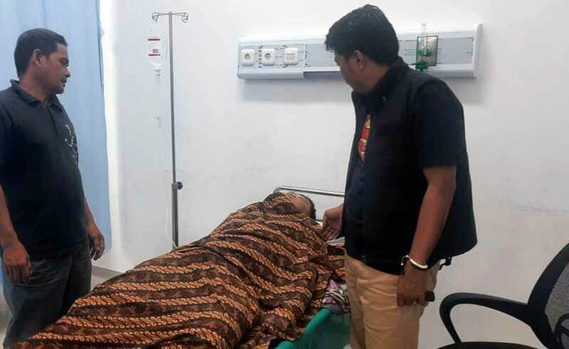 Korban RH saat menjalani perawatan intensif di rumah sakit akibat kemaluannya dipotong istri. (ist)