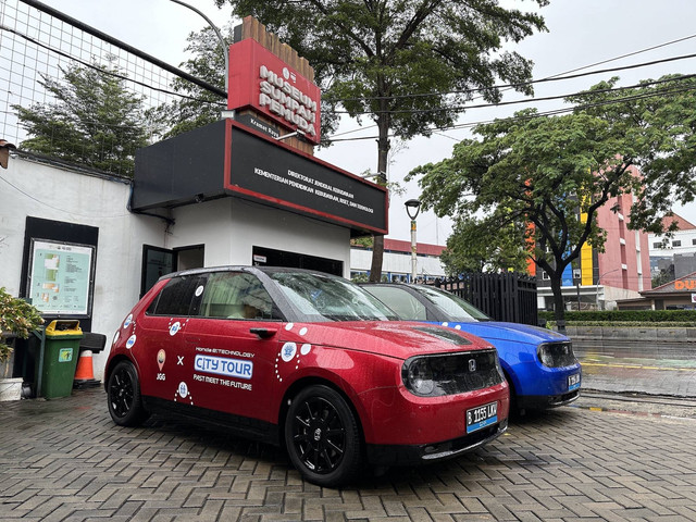 PT Honda Prospect Motor (HPM) memulai rangkaian aktivitas Honda e:Technology City Tour dengan mobil elektrifikasi meliputi hybrid (HEV) dan listrik murni (BEV). Foto: HPM