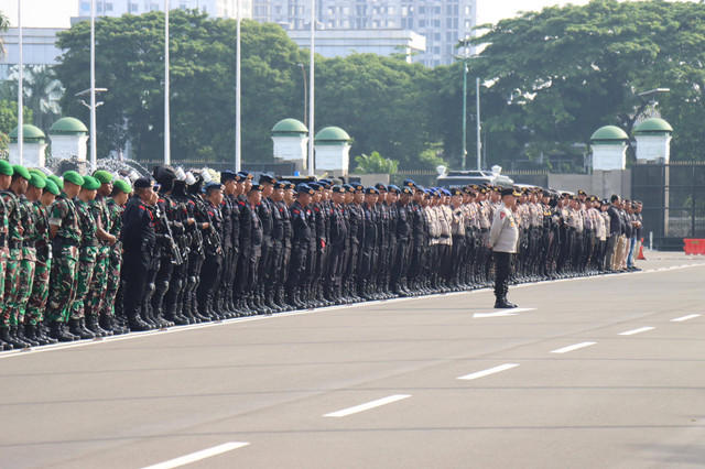 Polres Jakarta Pusat kerahkan 2.590 personel gabungan untuk jaga demonstrasi di depan Gedung DPR RI, Senayan, Jakarta Pusat, Jumat (1/3). Dok: Humas Polres Jakpus