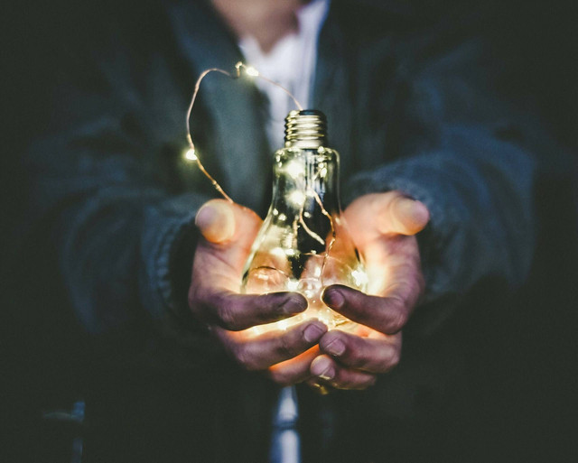 Ilustrasi untuk Mengapa Kita Wajib Menghemat Energi. Sumber: Unsplash/Riccardo Annandale