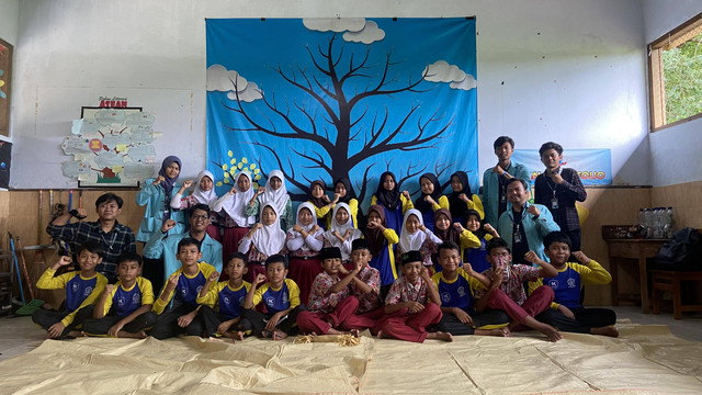 Foto Bersama Siswa SDN 01 Kepyar. Dokumentasi Pribadi