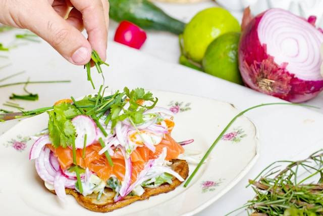 Plate Palate Kemang. Foto hanya ilustrasi, bukan gambar makanan sebenarnya. Sumber foto: Unsplash/Monstruo Estudio