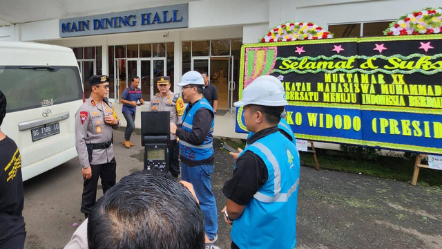 fotoPaterafotoPatera Koordinasi antara pihak PLN UID S2JB dan Polda Sumsel dalam upaya siaga pengamanan kelistrikan di titik Kunjungan RI 1. Foto: dok. PLN