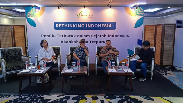 Budayawan Eros Djarot hadiri diskusi Rethinking Indonesia: Pemilu Terburuk dalam Sejarah Indonesia, Akankah Kita Terpuruk di Hotel Grand Dhika, Sabtu (2/3/2024). Foto: Thomas Bosco/kumparan