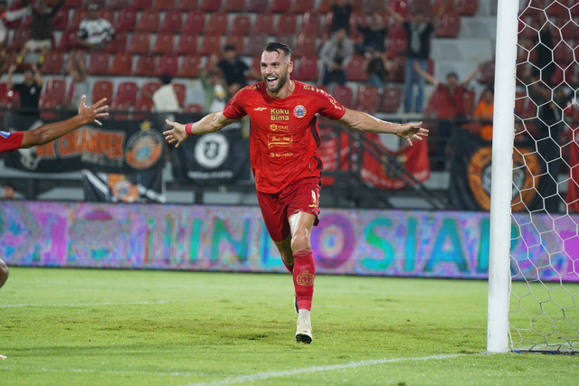 Marko Simic dalam pertandingan Liga 1 2023/24 antara Persija vs Dewa United di Stadion Kapten I Wayan Dipta, Gianyar, Bali, Sabtu (2/3/2024).  Foto: Dok. Media Persija