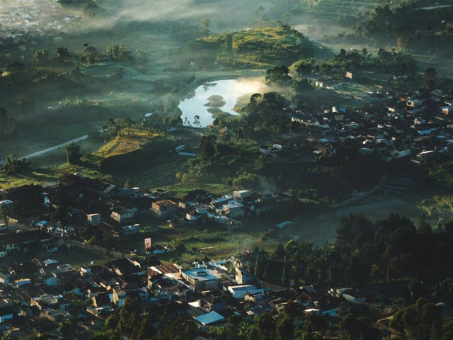 daerah yang nyaman untuk tinggal di Bandung. Foto hanya ilustrasi, bukan tempat sebenarannya. Sumber: Unsplash/dwinanda nurhanif mujito
