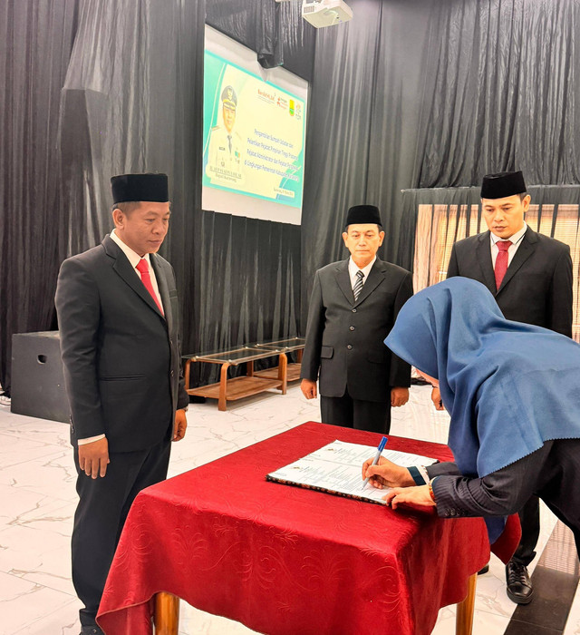 Pertama Kalinya Bupati Karawang Aep Syaepuloh melantik pejabat Eselon II melalui Manajemen Talenta (Talent pool)