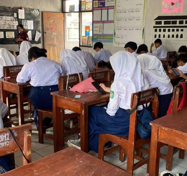 Mengajar anak SMP. Foto: dok. pribadi