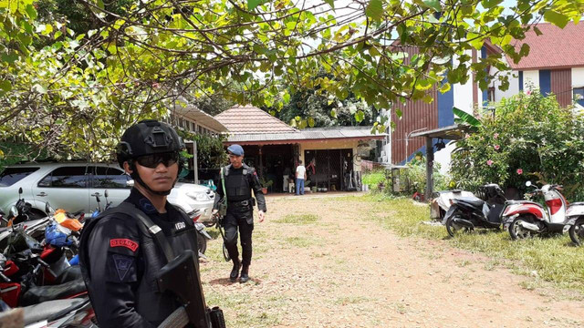 Suasana rumah di Kawasan Sawah Lama saat digeledah Gegana, Senin (4/3). Dok: kumparan.