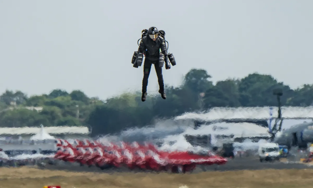 Pakaian terbang jet-suit yang dibuat oleh Gravity Industries. Foto: Gravity Industries