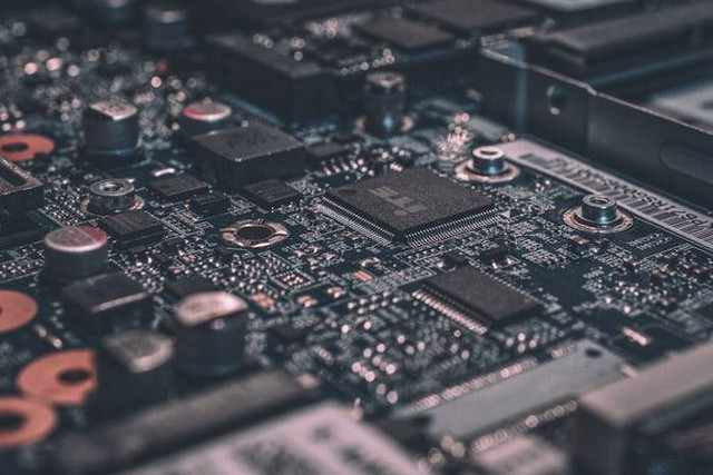Ilustrasi Contoh Hardware. Sumber: unsplash.com/ Alexandre Debiève