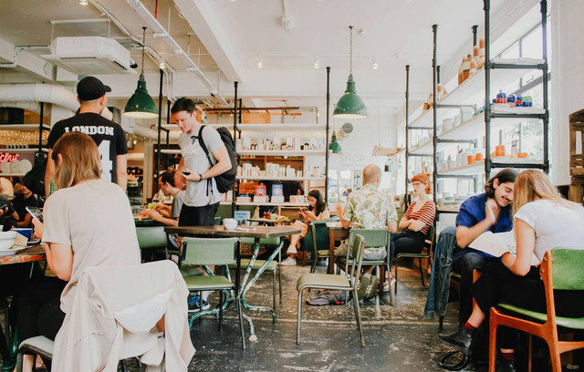 cafe dekat UNY, Foto hanya ilustrasi, bukan tempat sebenarnya. Sumber: Unsplash/toa heftiba