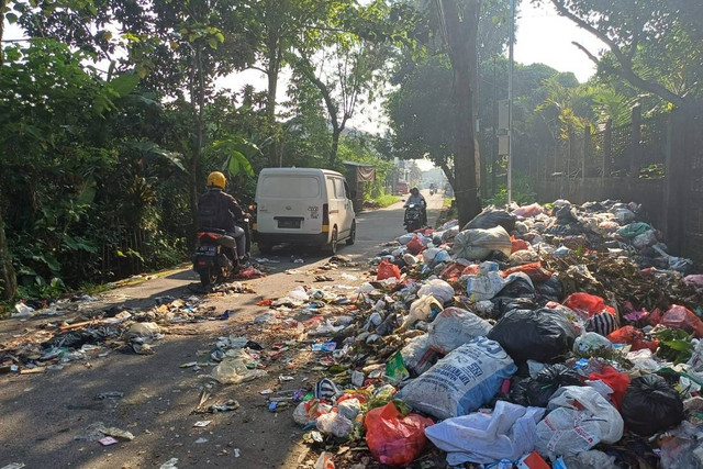 Tumpukan sampah penuhi sudut Kota Cianjur, Senin (4/3/2024). Foto: Dok. Istimewa