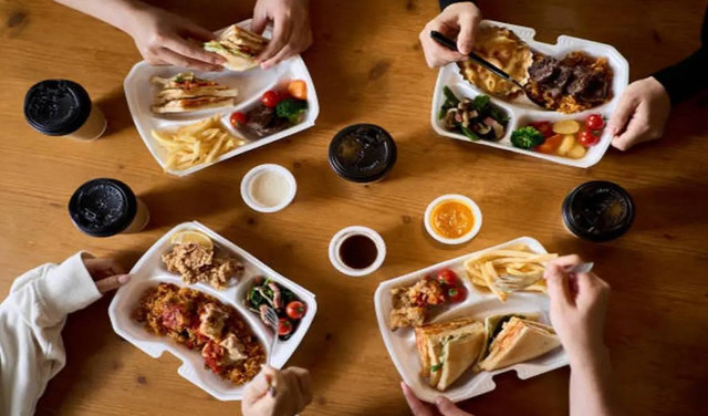 Ilustrasi siswa makan siang bersama di sekolah. Foto: Pixabay