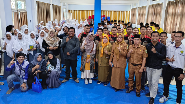 Tim Promosi Fakultas Teknik melakukan kunjungan ke SMK N 8 Palembang. (27/02/24). Dok, foto: tim Fakultas Teknik)