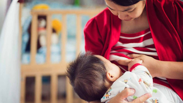 Ilustrasi jadwal menyusui bayi. Foto: Shutter Stock