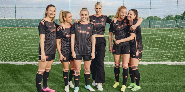 Jersey baru tim wanita Bayern Muenchen. Foto: FC Bayernn