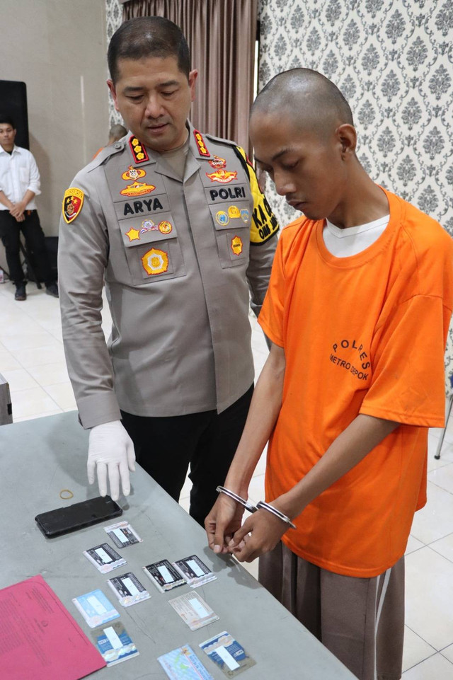 Pelaku pembobol Kartu Multi Trip KAI. Dok: kumparan.