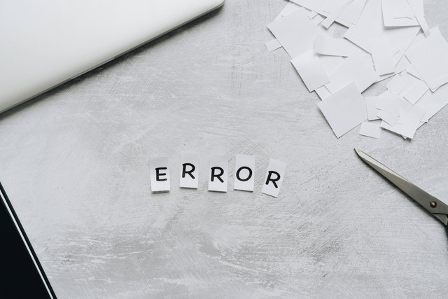 Pesan "Request failed with status code 500" menandakan bahwa server tidak berhasil menjalankan permintaan yang dikirim. Foto: Pexels.com