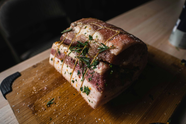 Local Pork Festival Lippo Mall Puri. Foto hanya sebagai ilustrasi, bukan tempat sebenarnya. Sumber: Unsplash/patrick le.