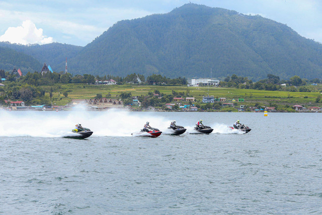 F1 Powerboat Dok: Istimewa