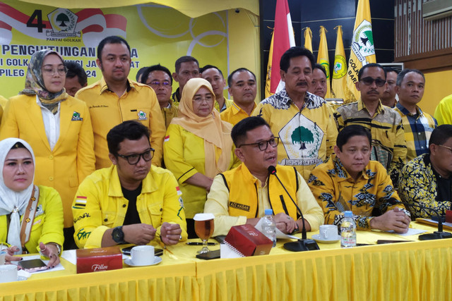Deklarasi kemenangan Golkar Jabar di Kantor DPD Golkar Jabar pada Rabu (6/3/2024). Foto: Rachmadi Rasyad/kumparan