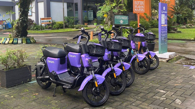 Sepeda listrik Beam yang tersedia di beberapa titik strategis di lingkungan kampus Universitas Brawijaya. Dok : Pribadi.
