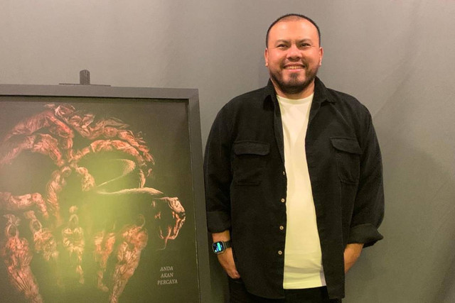 Joko Anwar saat ditemui di kantor Come And See Pictures di Kemang, Jakarta Selatan, Senin (4/3/2024). Foto: Vincentius Mario/kumparan