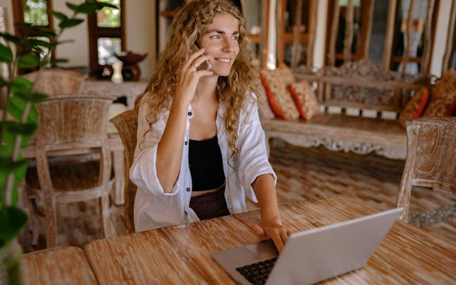 Ilustrasi cara meyakinkan wanita saat LDR. Sumber: Yan Krukau/pexels.com