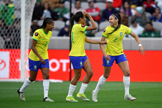 Qizlar yubkalar lekin külot porno yoq