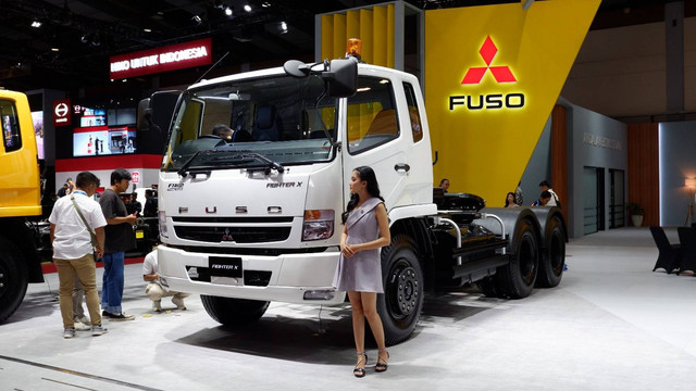 Partisipasi Mitsubishi Fuso di pameran GIICOMVEC 2024. Foto: Aditya Pratama Niagara/kumparan