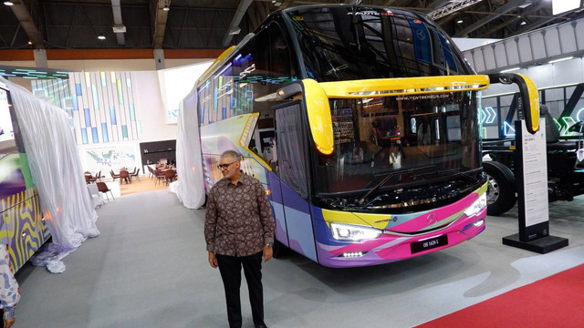 DCVI rilis sasis bus Mercedes-Benz baru berstandar Euro 4 di GIICOMVEC 2024. Foto: Aditya Pratama Niagara/kumparan