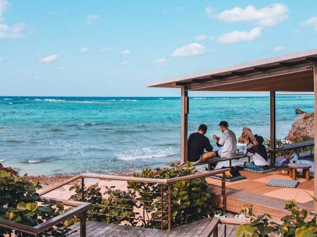 Ilustrasi Cafe di Canggu Pinggir Pantai (Foto hanya ilustrasi, bukan tempat sebenarnya) Sumber: unsplash.com/ Sho K
