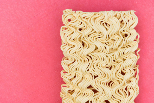 Ilustrasi Jumlah Kalori Indomie Rebus. Unsplash/Markus Winkler.