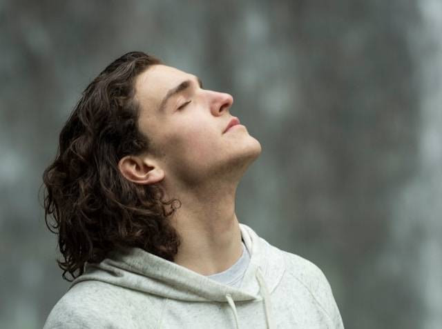 Ilustrasi Pernapasan dada merupakan pernapasan yang memanfaatkan kontraksi otot tulang rusuk. Foto: Unsplash/Elijah Hiett