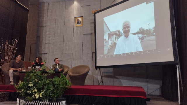 Capres 03 Ganjar Pranowo di Acara 'Demos Festival bertajuk omon-omon soal oposisi. Foto: Paulina Herasmaranindar/kumparan