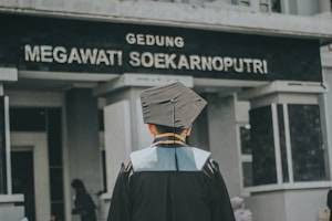 Ilustrasi Ucapan Wisuda Bahasa Inggris Singkat. Unsplash/Ahmad Hanif